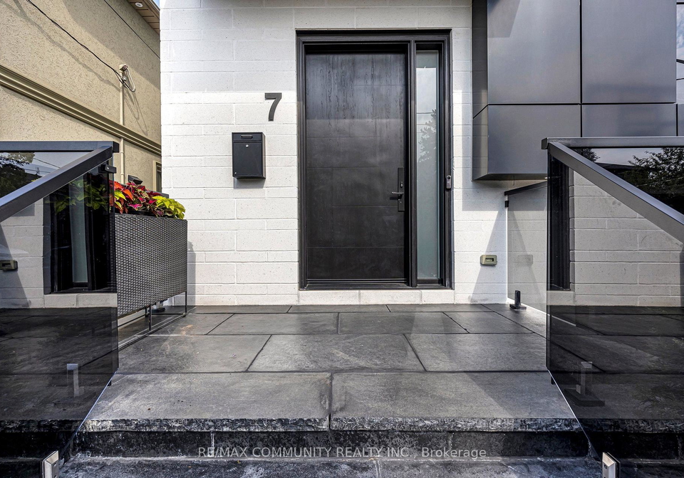 7-derwyn-road-toronto-east-york-ontario-e13743424