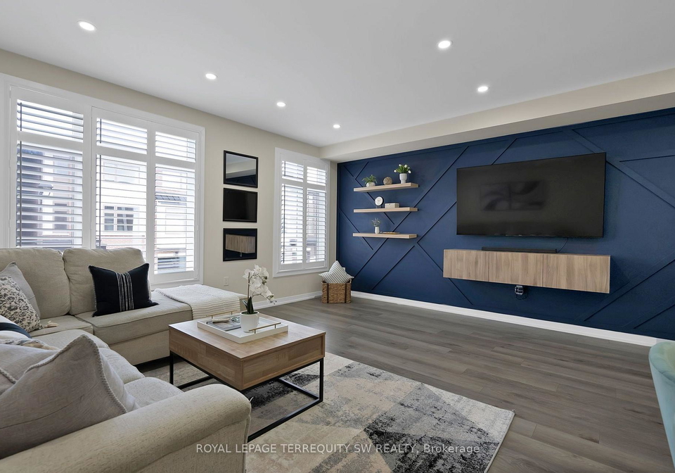 250-finch-avenue-pickering-ontario-e13744238
