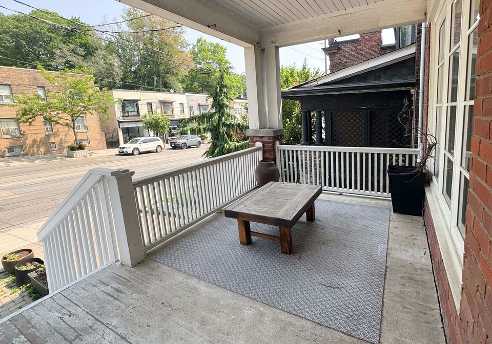 2471-queen-street-e-toronto-toronto-ontario-e13746374