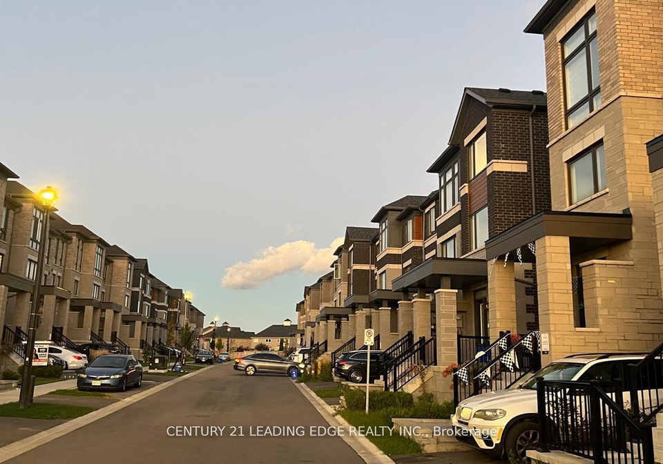 29-douet-lane-ajax-ontario-e13748278