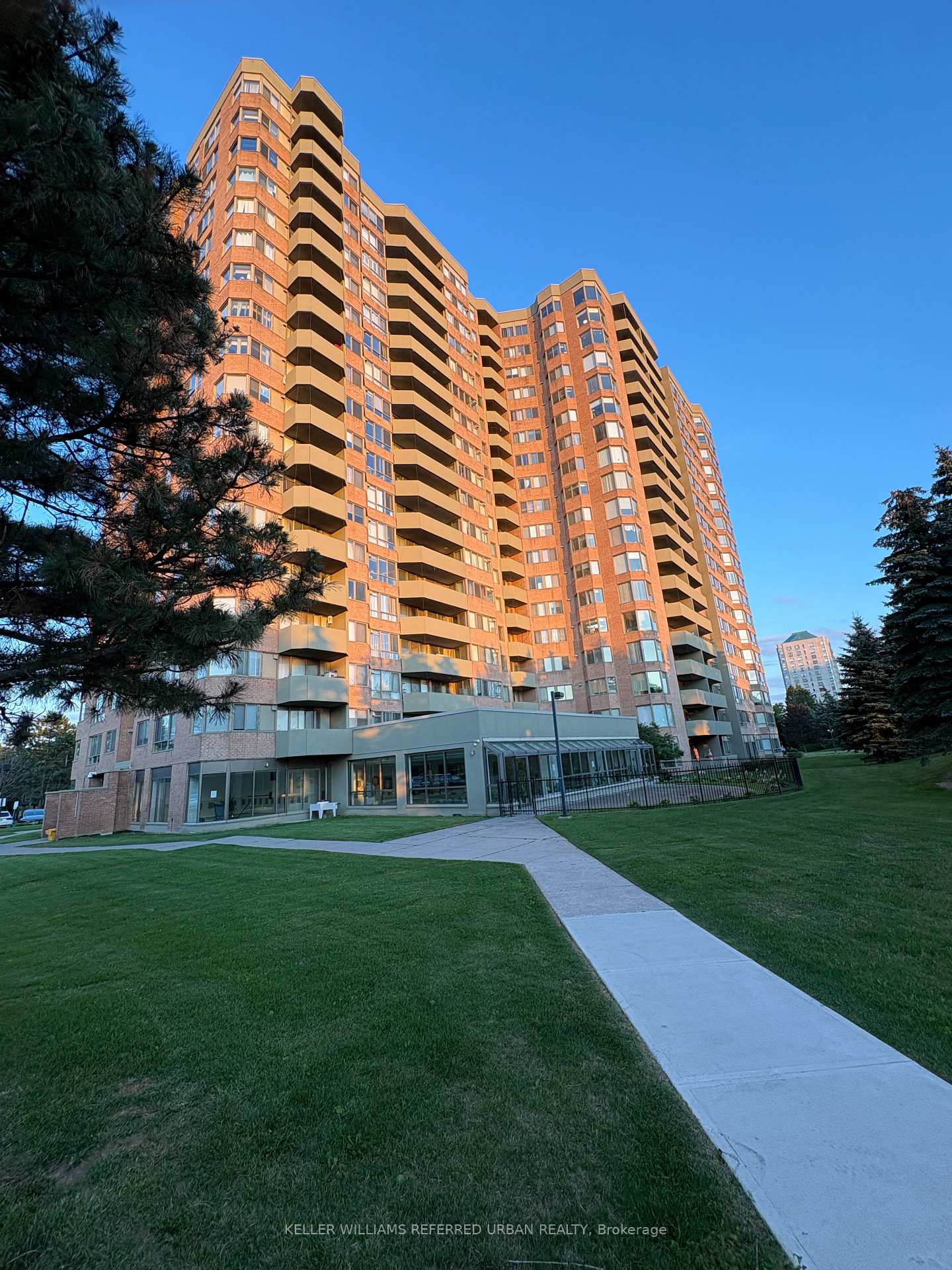30-thunder-grove-toronto-scarborough-ontario-e13749152
