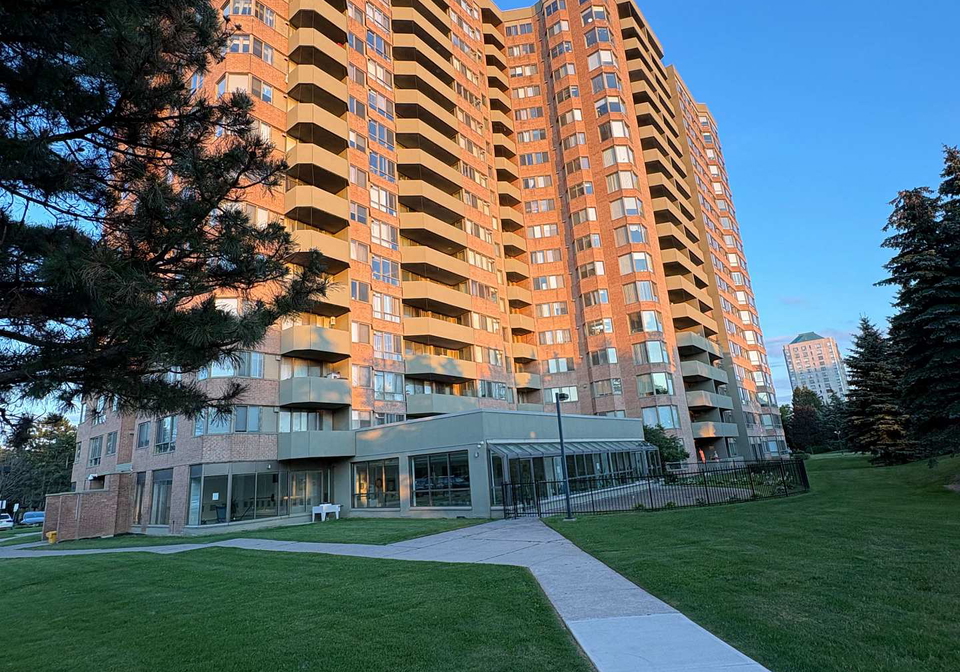 30-thunder-grove-toronto-scarborough-ontario-e13749152