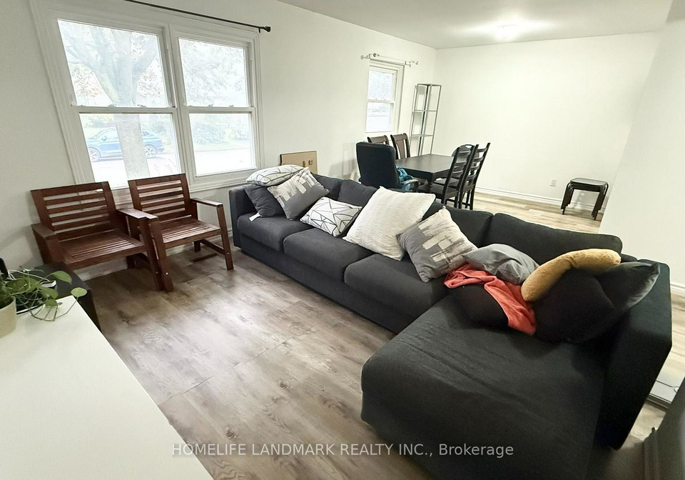 81-ed-square-toronto-scarborough-ontario-e13750426