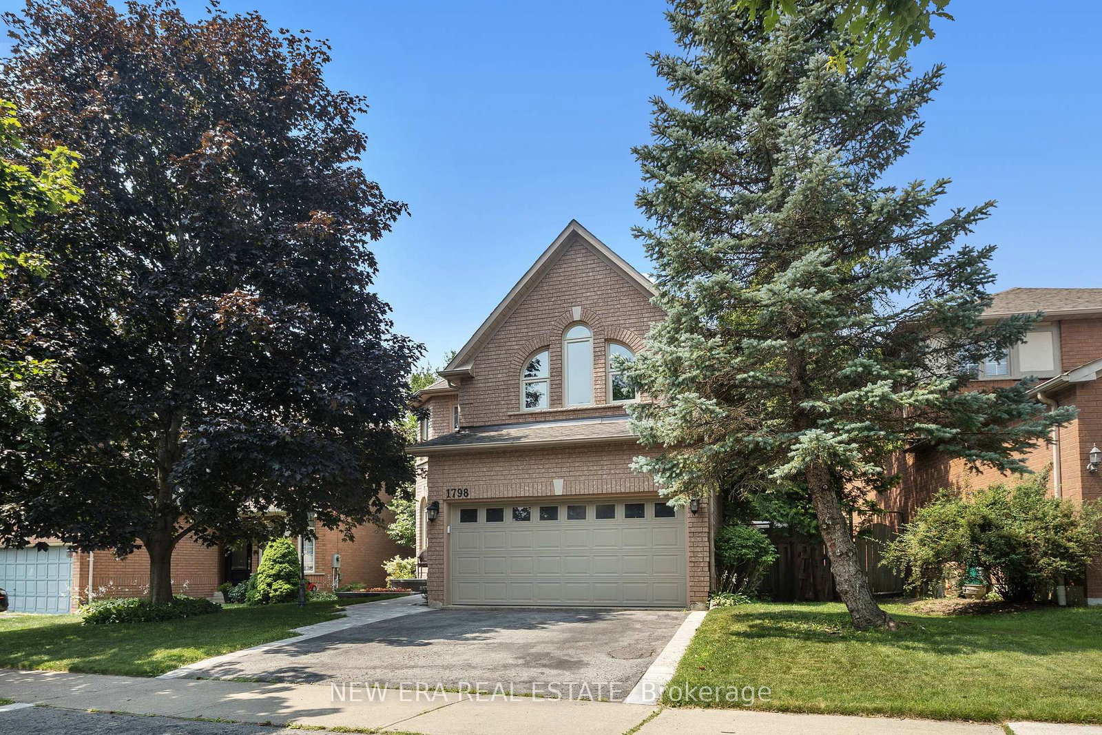 1798-autumn-crescent-pickering-ontario-e13756690