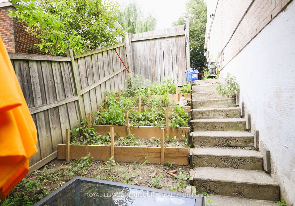 33-parsell-square-toronto-scarborough-ontario-e13757554