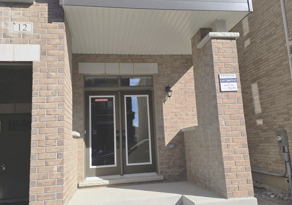 12-radiance-way-n-whitby-ontario-e13758330