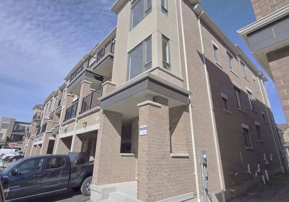 12-radiance-way-n-whitby-ontario-e13758330