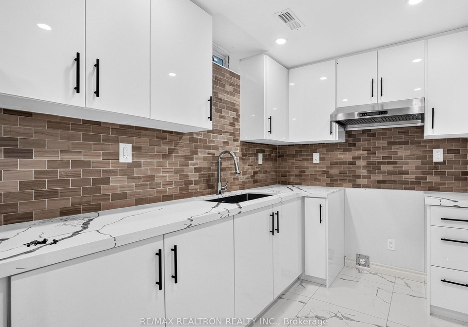 32-whitlock-crescent-ajax-ontario-e13761318