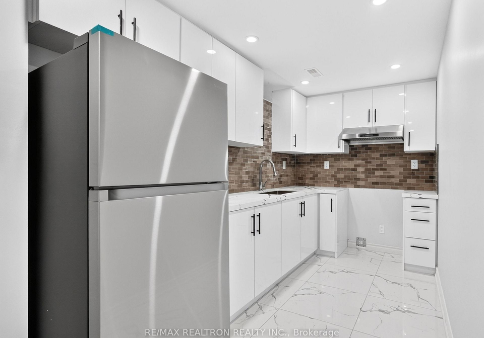 32-whitlock-crescent-ajax-ontario-e13761318