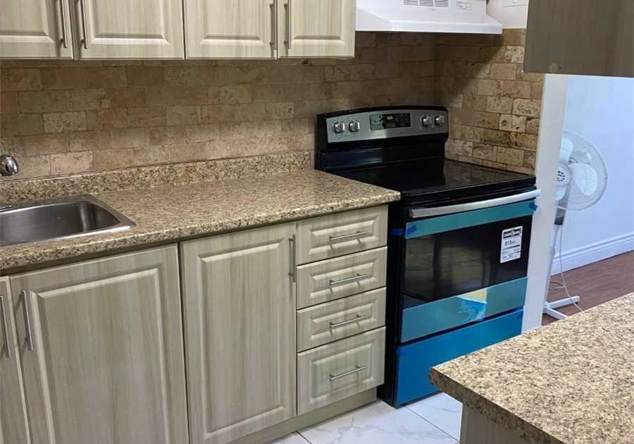 2245-eglinton-avenue-e-toronto-scarborough-ontario-e13761654