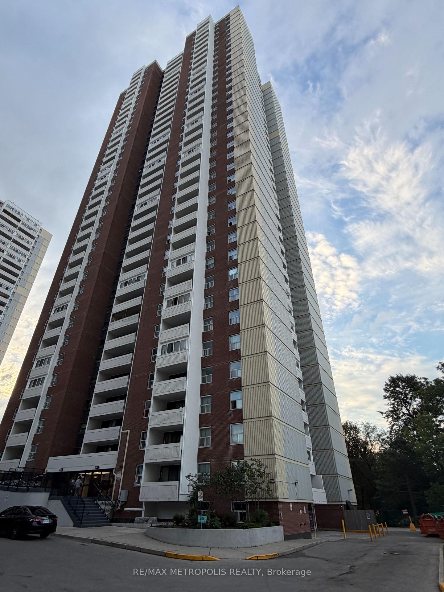 3-massey-square-toronto-east-york-ontario-e13762848