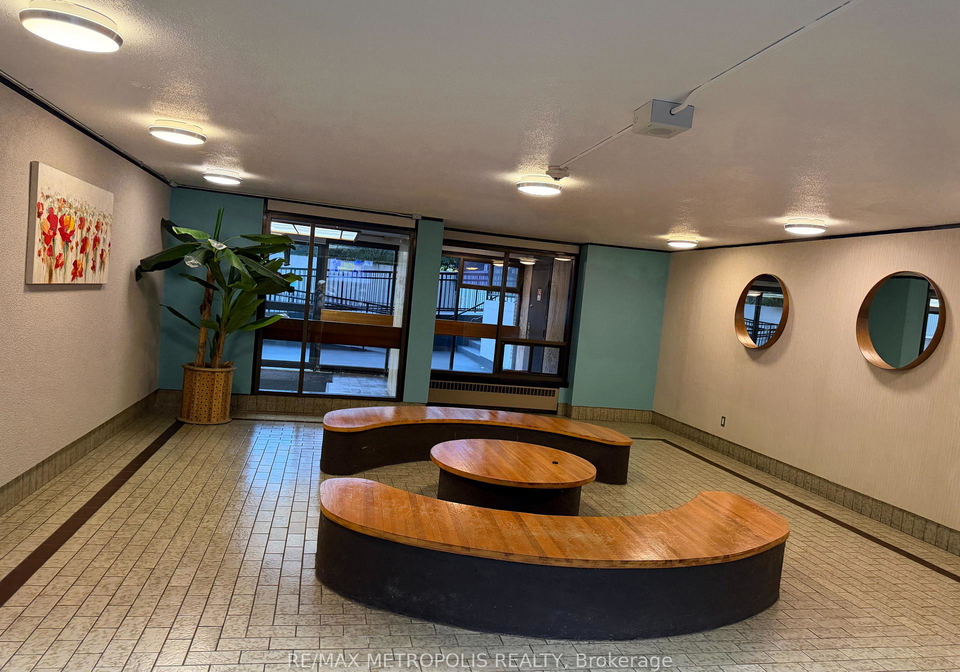 3-massey-square-toronto-east-york-ontario-e13762848