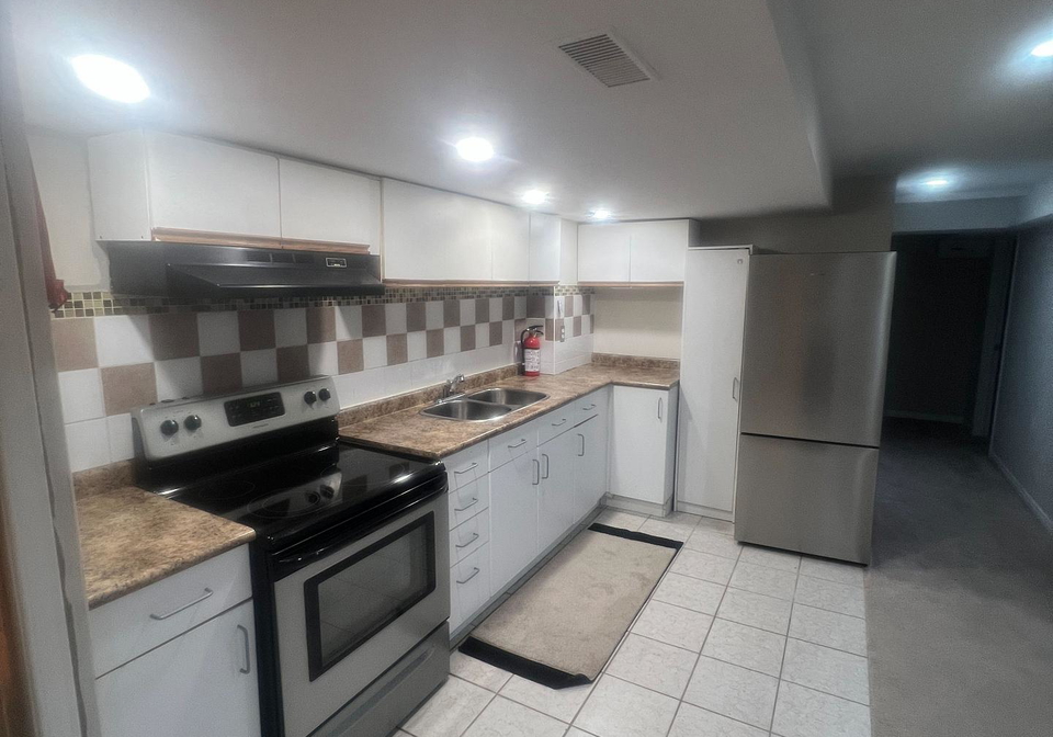 1-greybeaver-trail-toronto-scarborough-ontario-e13767204