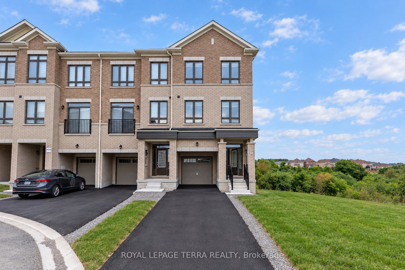 51-upper-paradise-way-whitby-ontario-e13769984