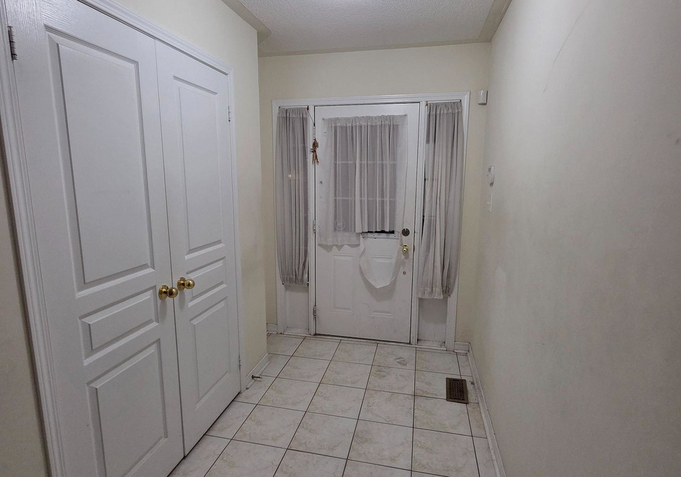 5-curran-hall-crescent-toronto-scarborough-ontario-e13771620