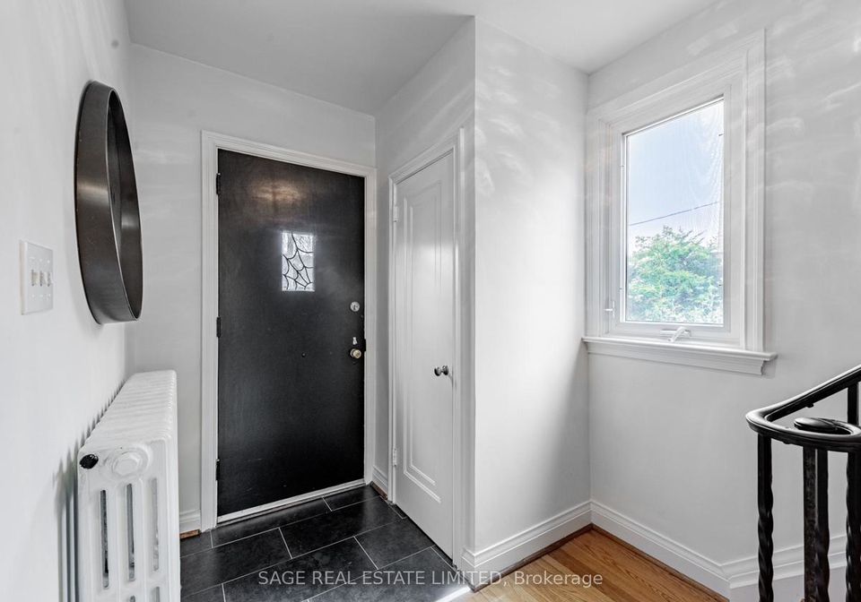 28-barbara-crescent-toronto-east-york-ontario-e13771640