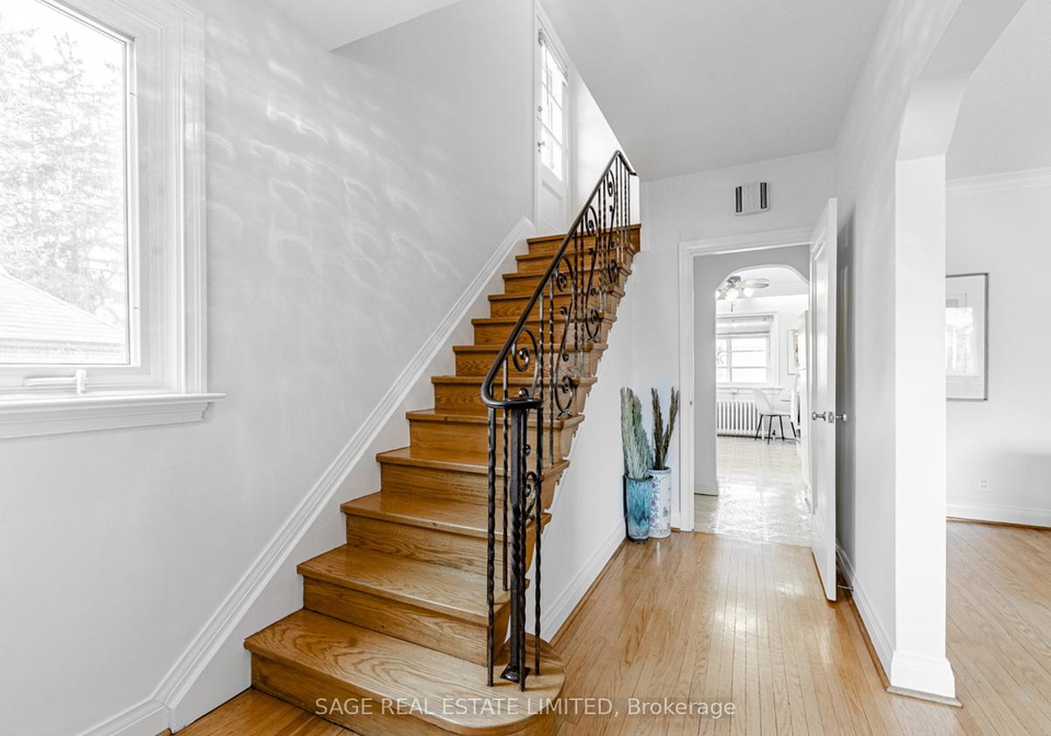 28-barbara-crescent-toronto-east-york-ontario-e13771640