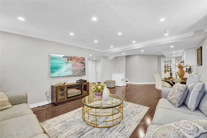 2420-moonlight-crescent-pickering-ontario-e13775582