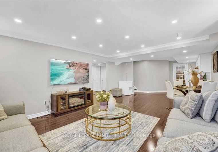 2420-moonlight-crescent-pickering-ontario-e13775582