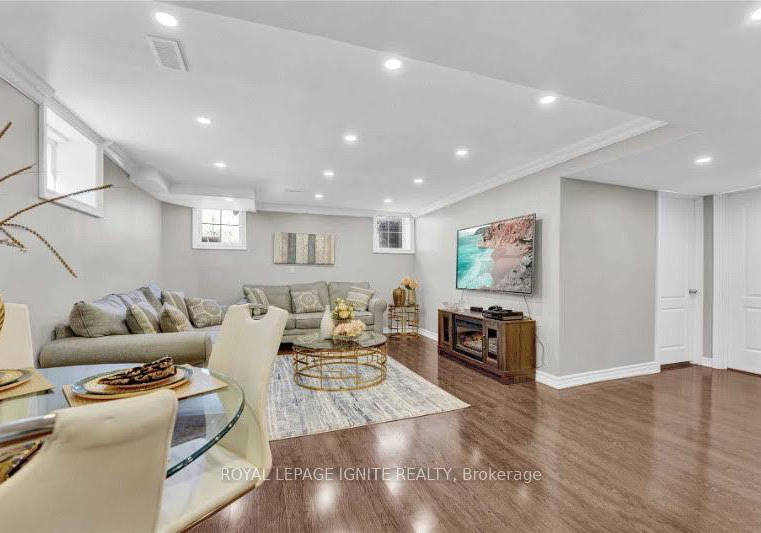 2420-moonlight-crescent-pickering-ontario-e13775582