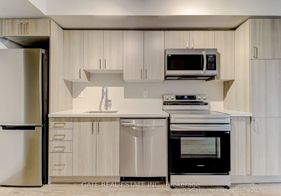 sandy-beach-road-pickering-ontario-e13775684