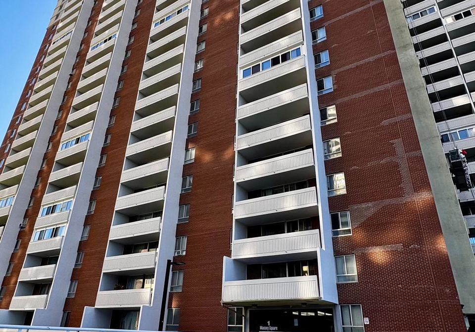 1-massey-square-toronto-east-york-ontario-e13775866