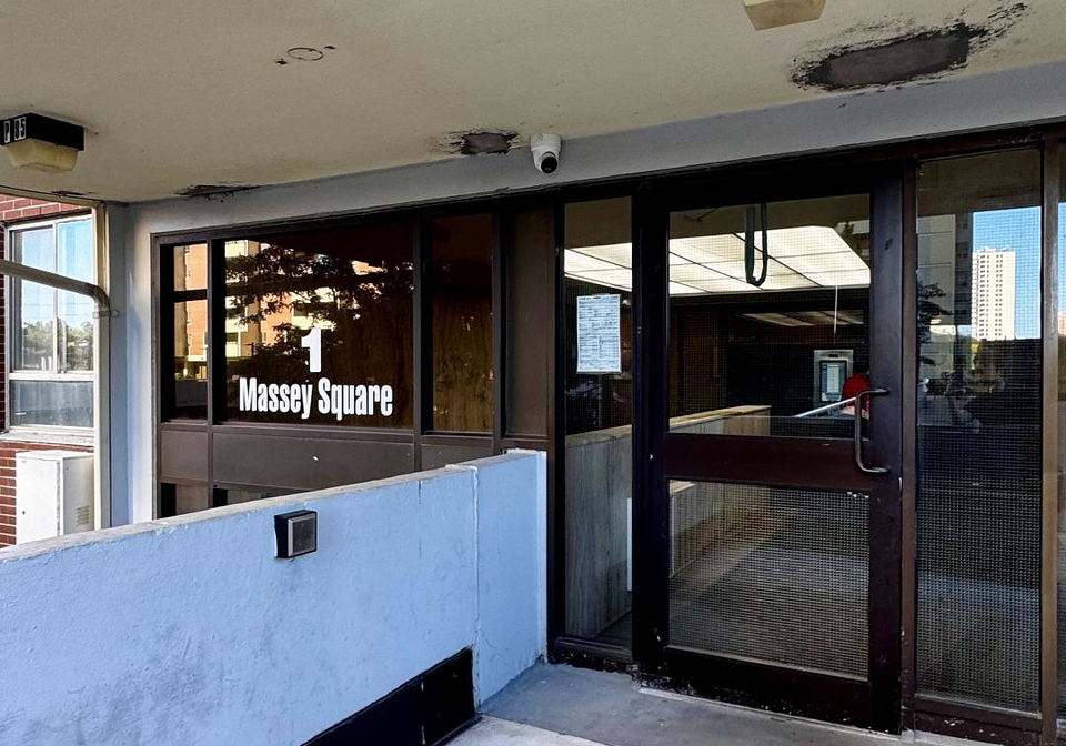 1-massey-square-toronto-east-york-ontario-e13775866