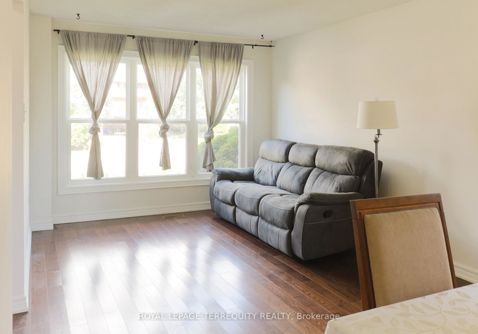 104-gates-crescent-ajax-ontario-e13776708