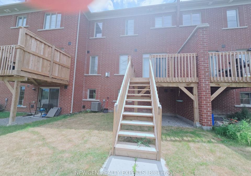 12-cachia-lane-ajax-ontario-e13777148