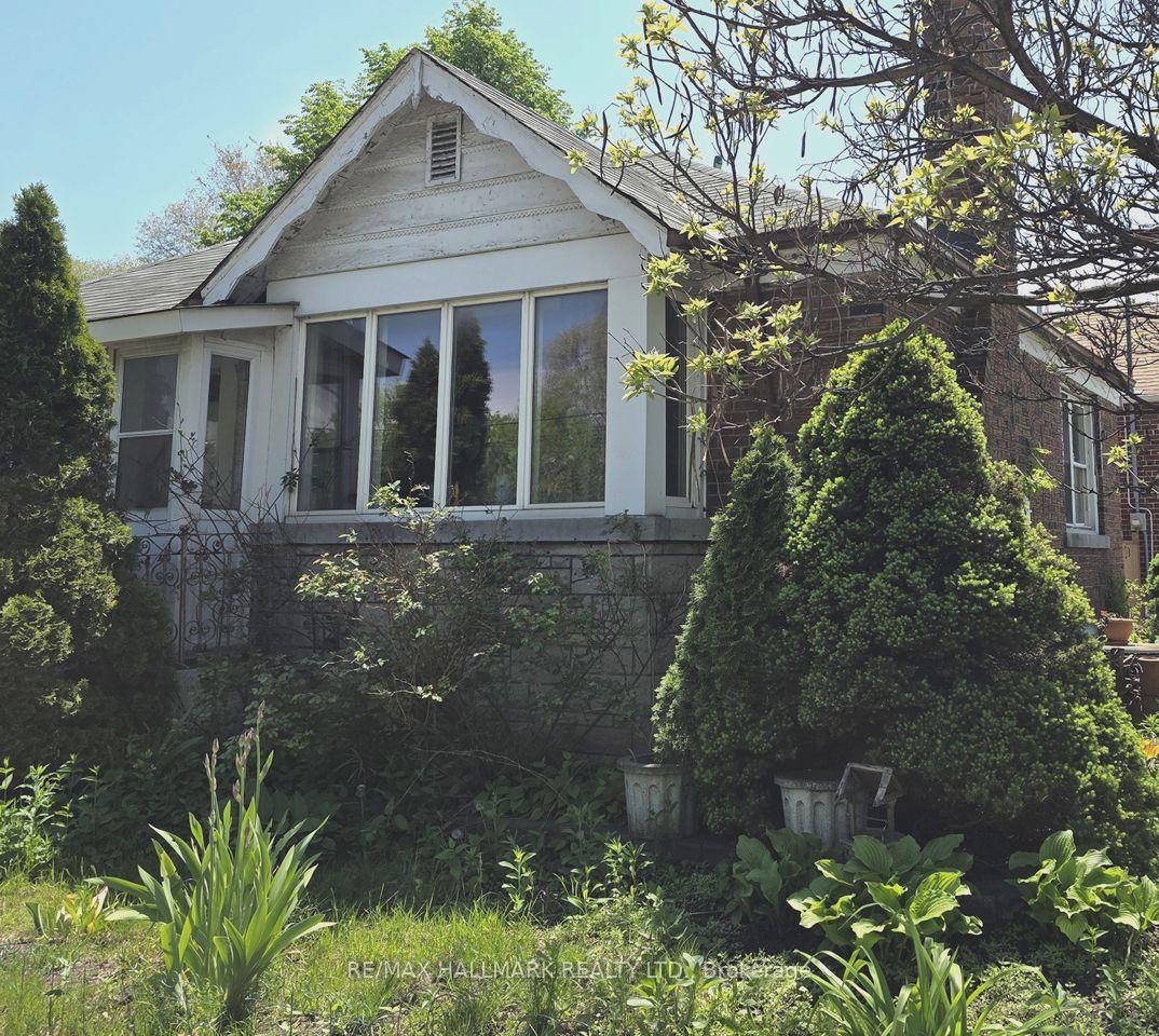 115-lankin-boulevard-toronto-east-york-ontario-e13779218