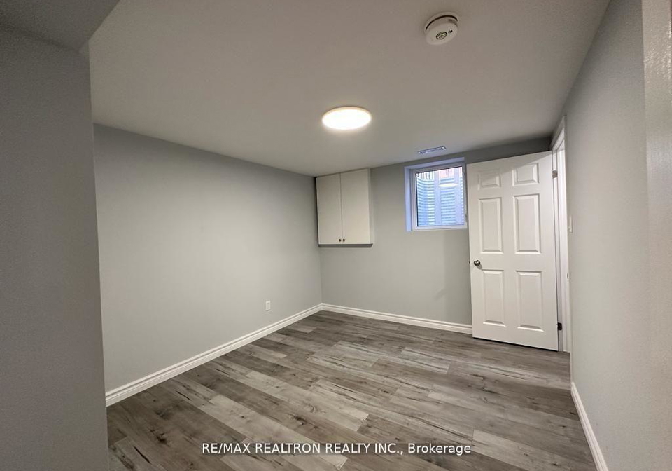 223-cochrane-st-bsmt-street-whitby-ontario-e13780472