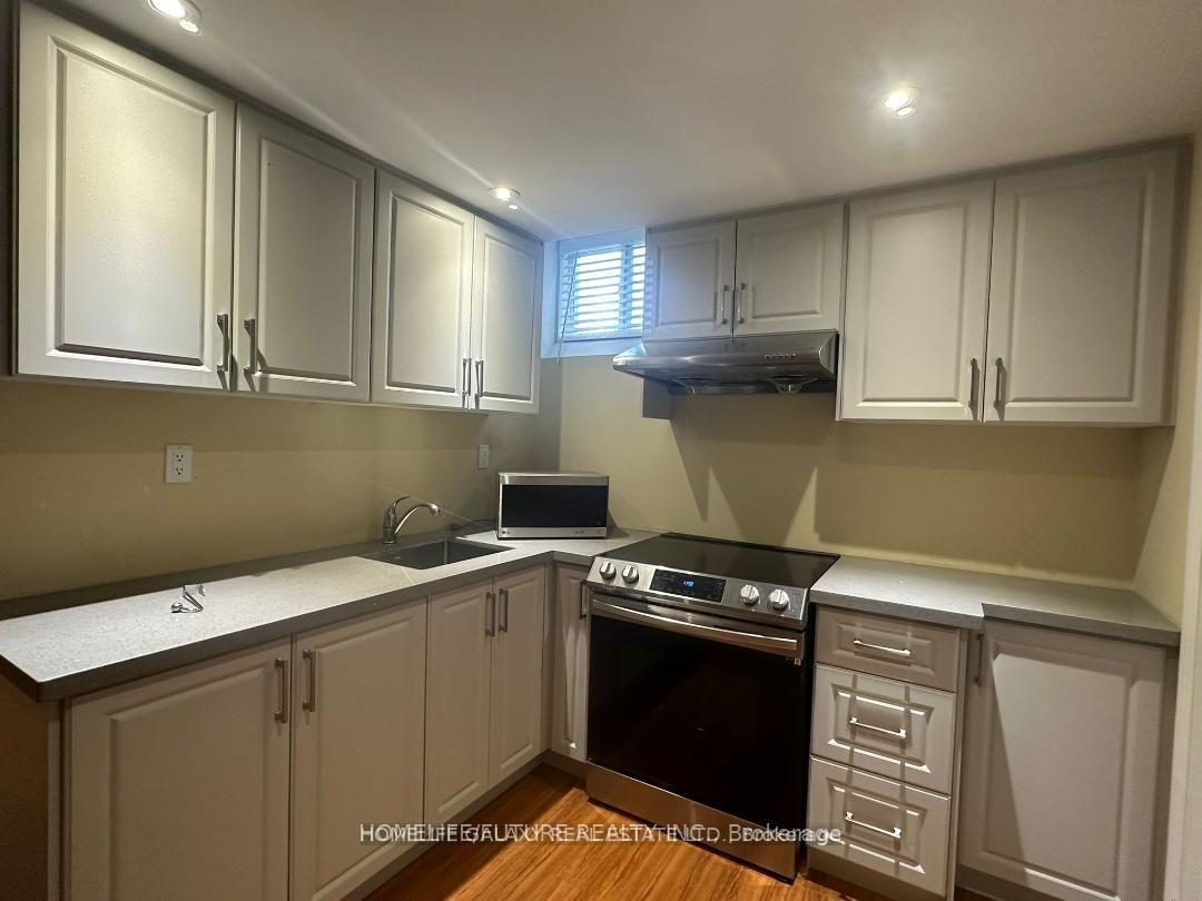 11-clair-avenue-whitby-ontario-e13780532