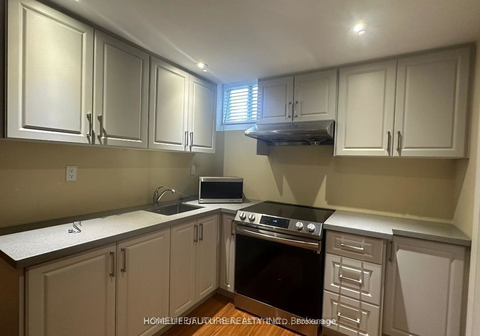 11-clair-avenue-whitby-ontario-e13780532