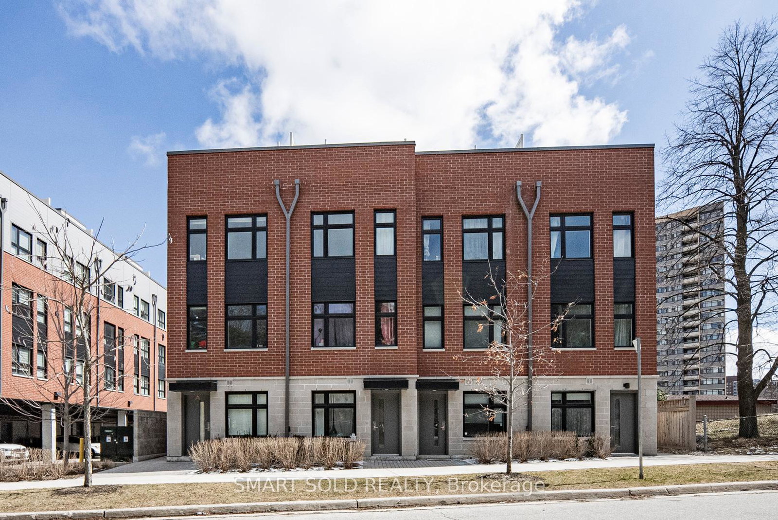 20-echo-point-toronto-scarborough-ontario-e13783572