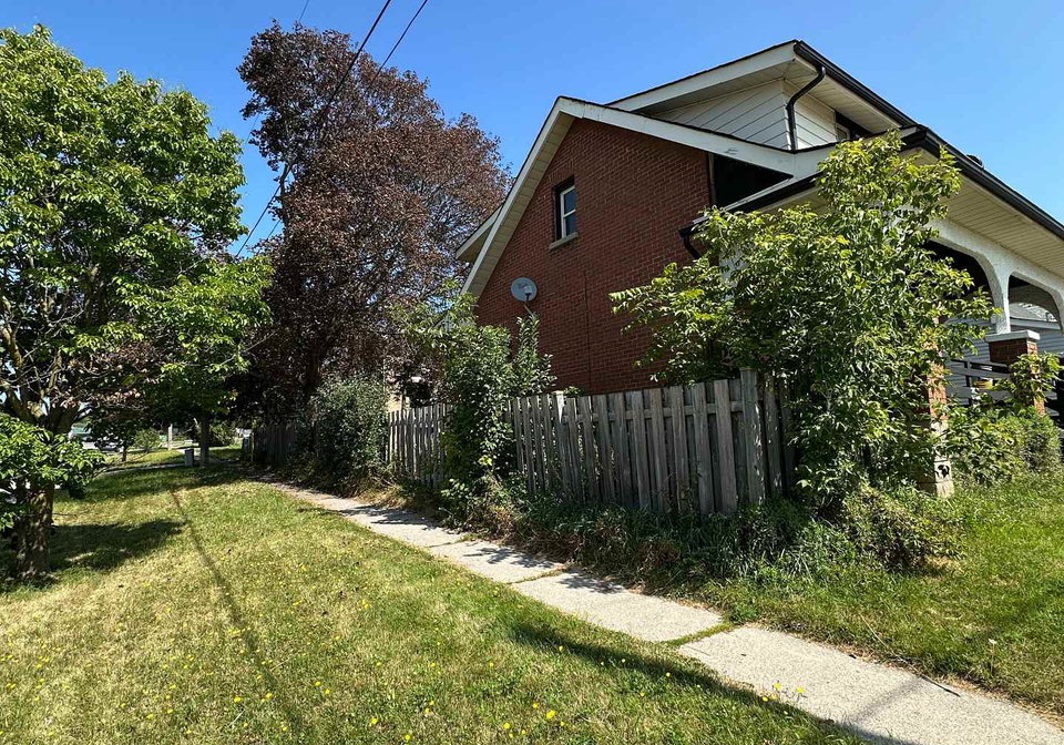 386-pine-avenue-oshawa-ontario-e13787154