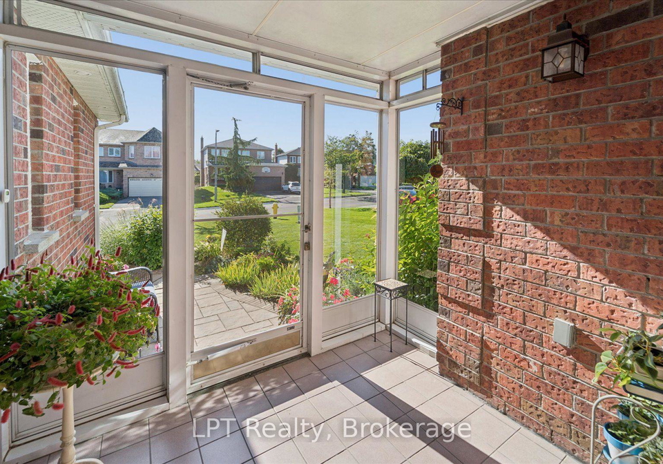 22-ennisclare-place-whitby-ontario-e13790702