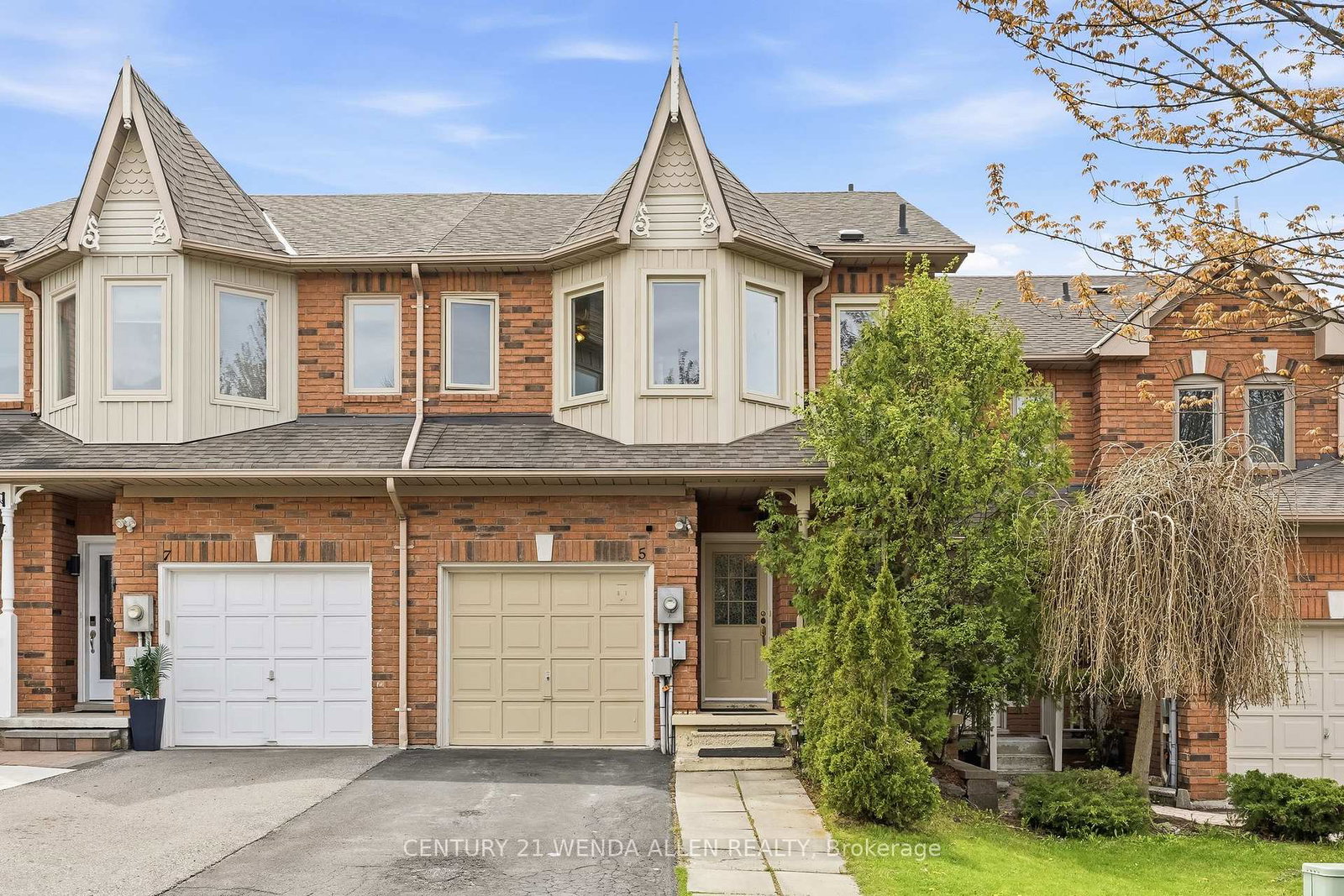 5-jays-drive-whitby-ontario-e13792602