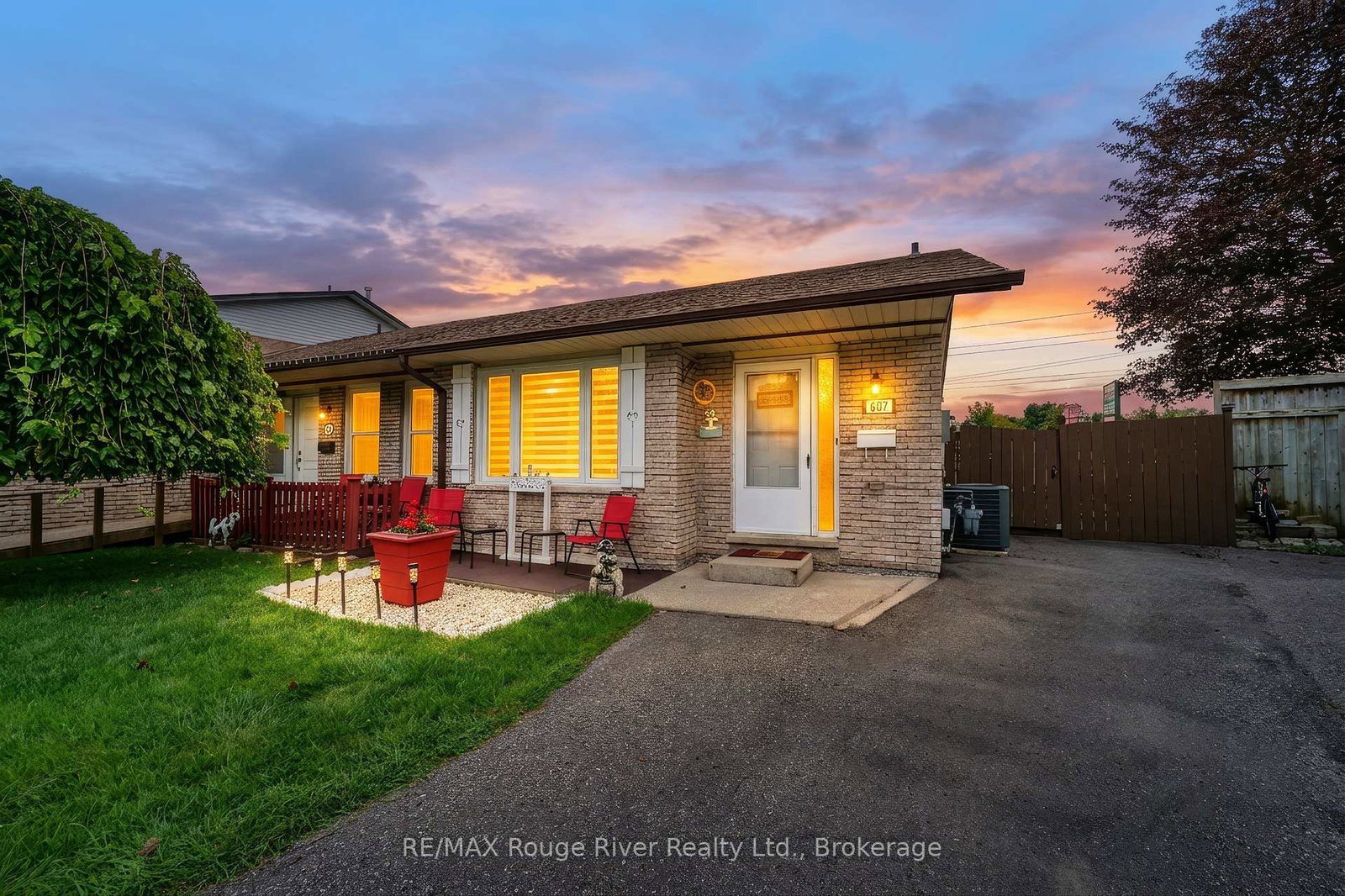 607-foxrun-court-oshawa-ontario-e13794262