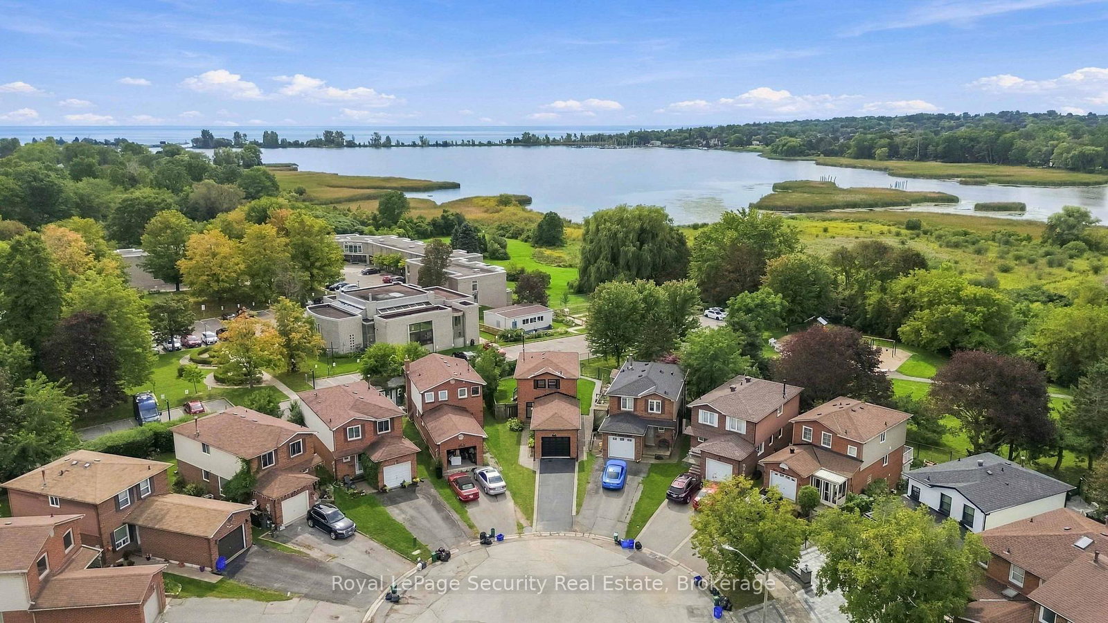 1177-tanzer-court-pickering-ontario-e13797242