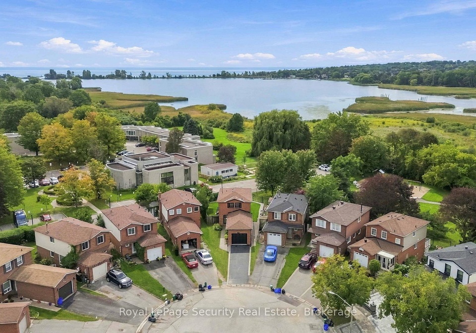 1177-tanzer-court-pickering-ontario-e13797242