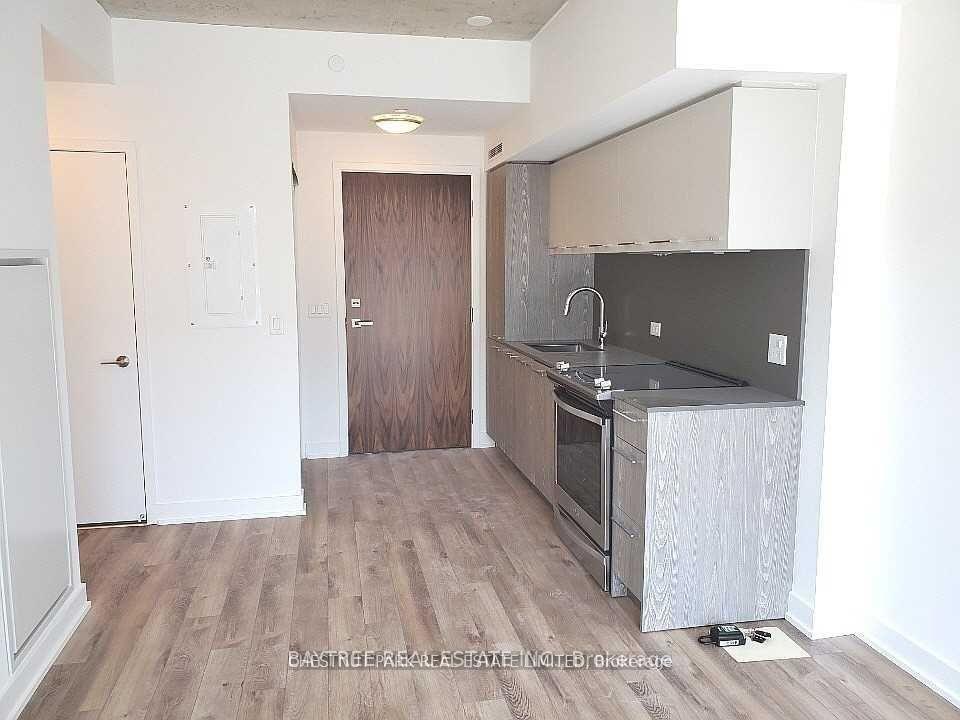 30-baseball-place-toronto-toronto-ontario-e13798118