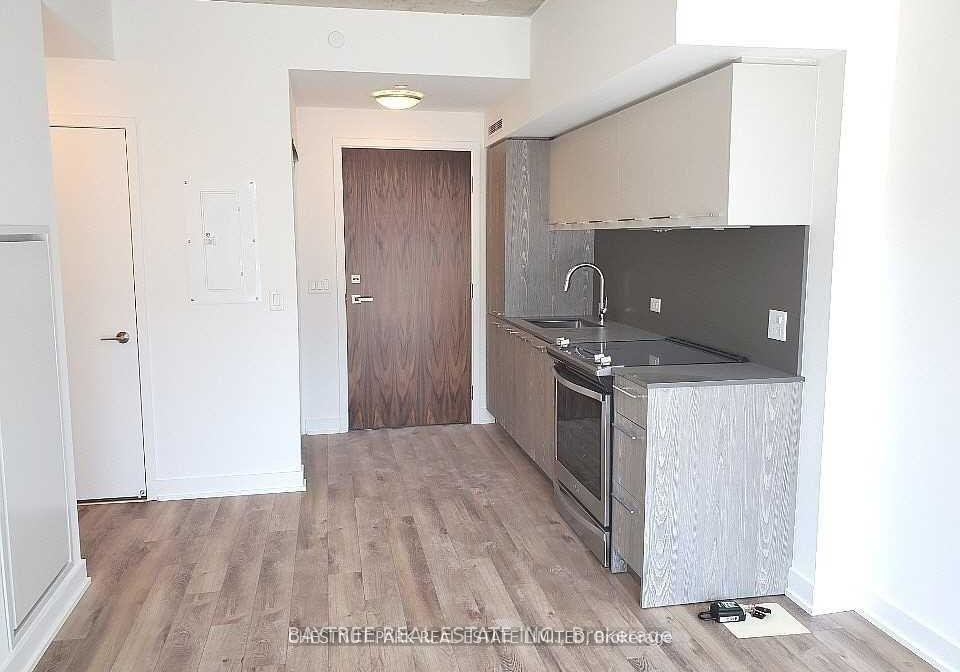 30-baseball-place-toronto-toronto-ontario-e13798118