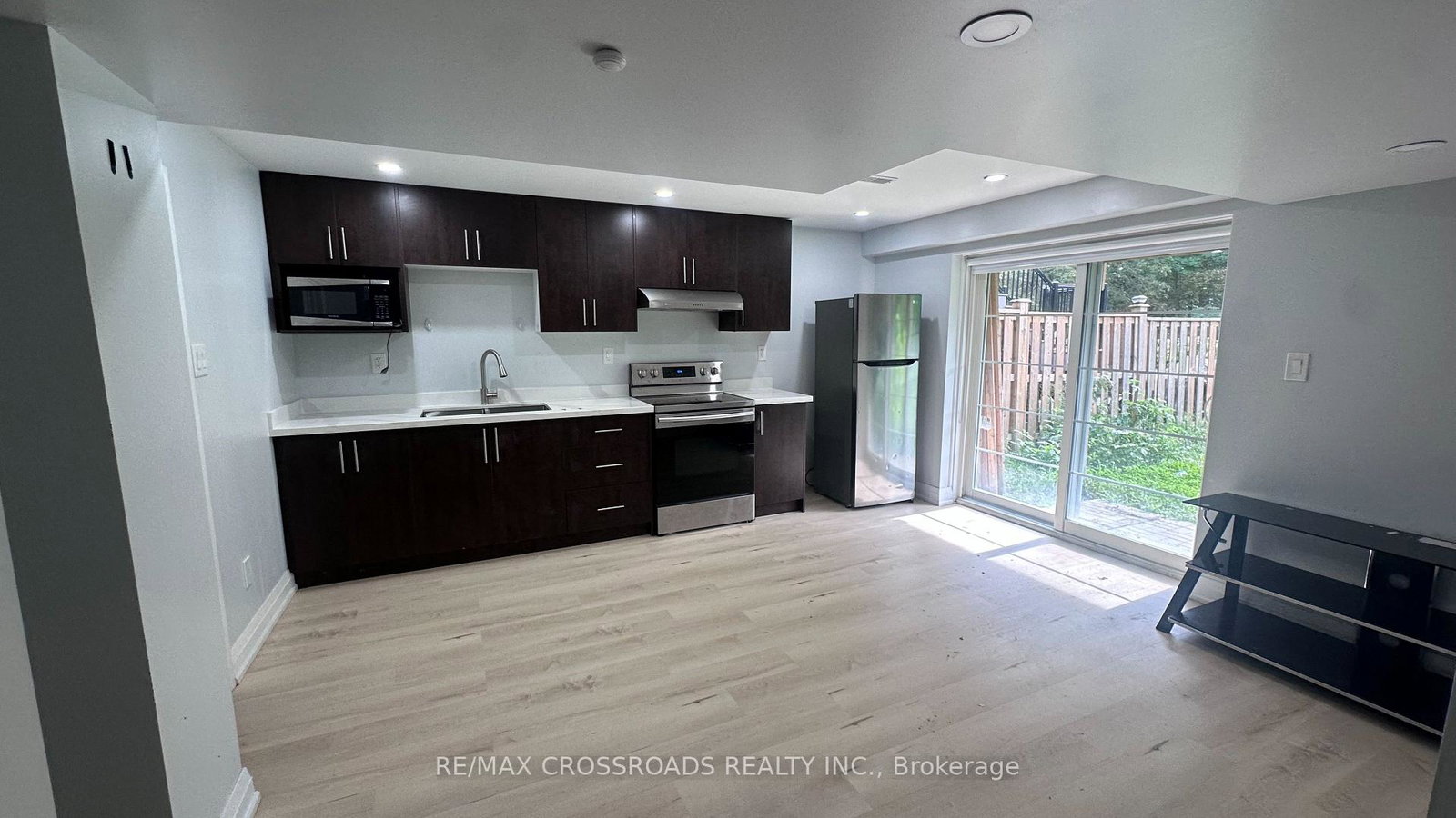 2388-dress-circle-crescent-oshawa-ontario-e13798162
