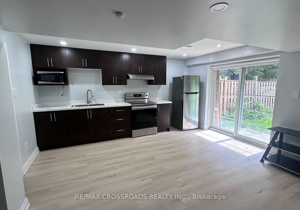 2388-dress-circle-crescent-oshawa-ontario-e13798162