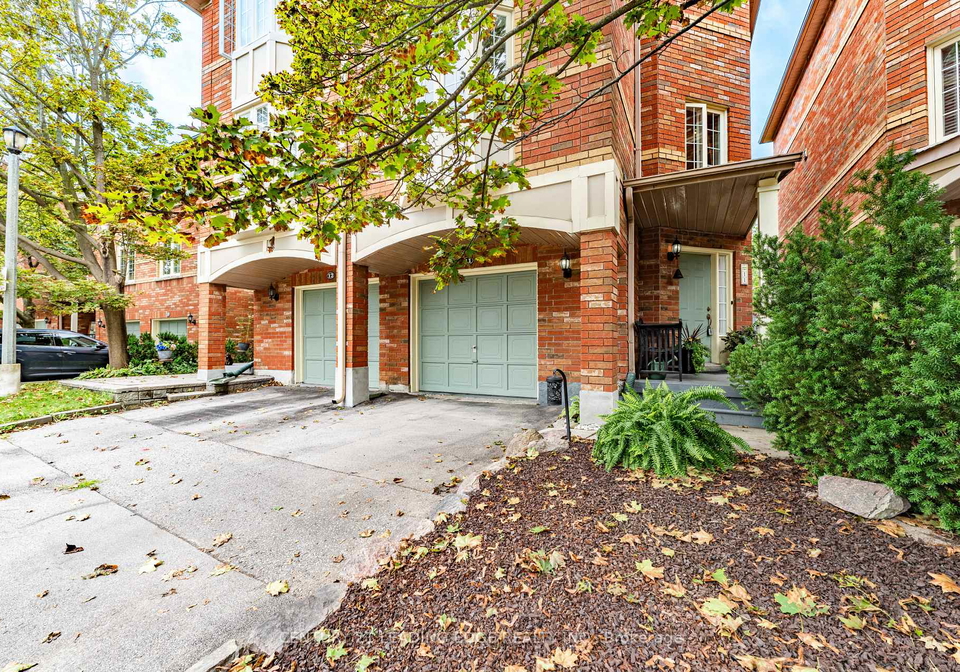 11-guildpark-pathway-toronto-scarborough-ontario-e13799366