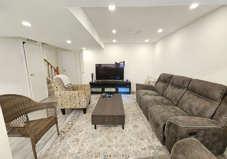 46-keys-drive-ajax-ontario-e13800438