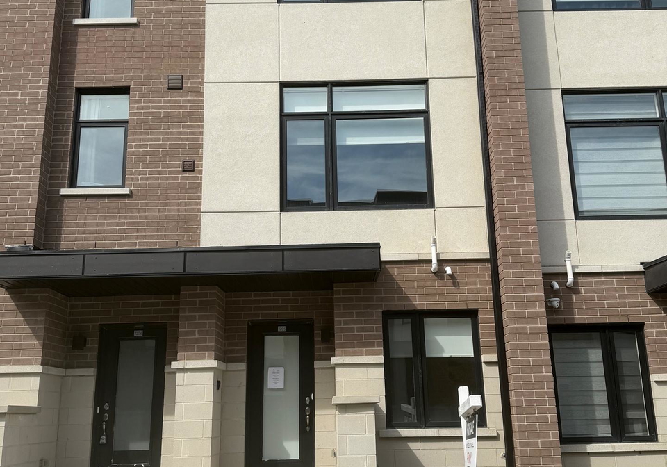 1695-dersan-street-pickering-ontario-e13803570