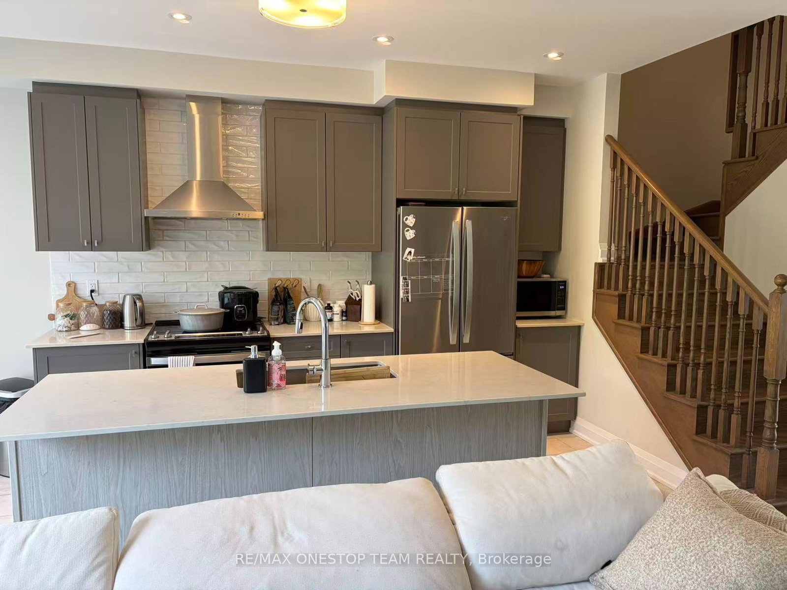 2833-albatross-way-pickering-ontario-e13805676