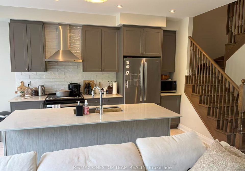 2833-albatross-way-pickering-ontario-e13805676