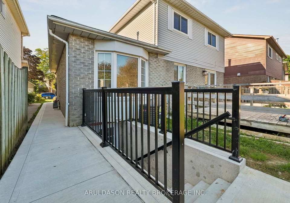 12-upland-drive-whitby-ontario-e13806894